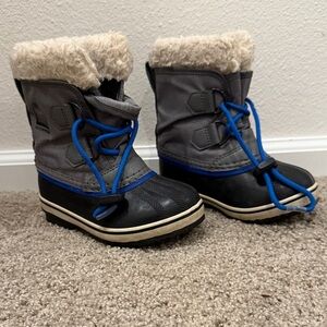 Kids Winter Boots with Blue Accents